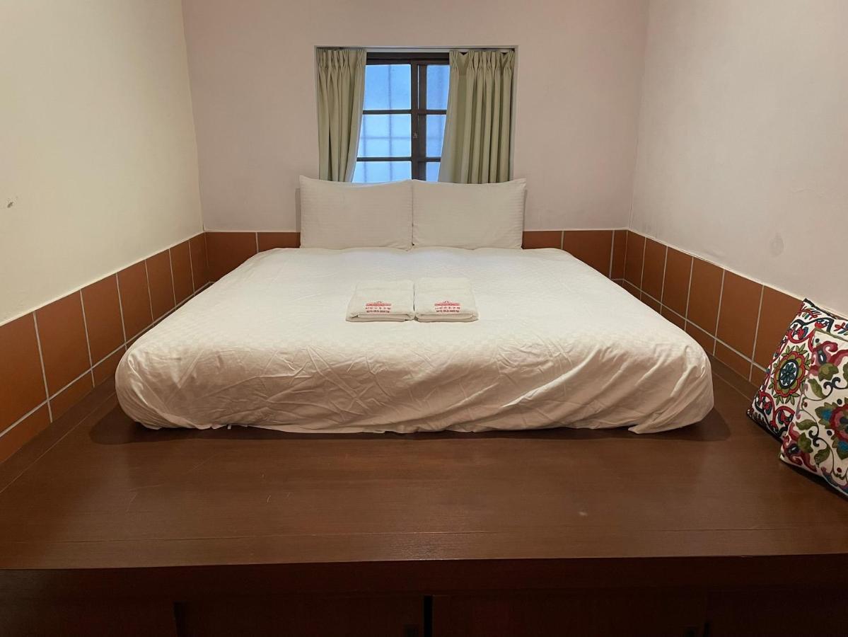 左營蓮潭郭家百年古厝 Hotell Kaohsiung Exteriör bild