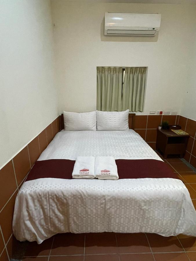 左營蓮潭郭家百年古厝 Hotell Kaohsiung Exteriör bild