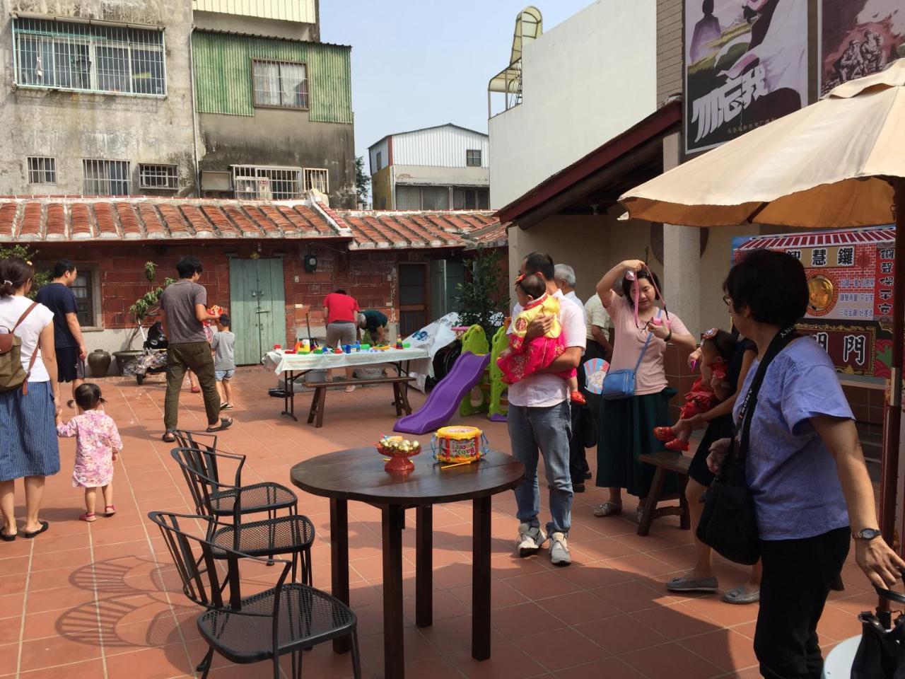 左營蓮潭郭家百年古厝 Hotell Kaohsiung Exteriör bild